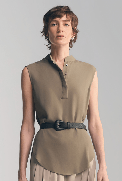 Blusa Gotland em Crepe Patou Gola Padre Oliva