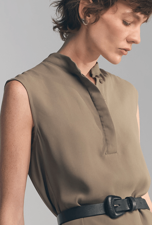 Blusa Gotland em Crepe Patou Gola Padre Oliva