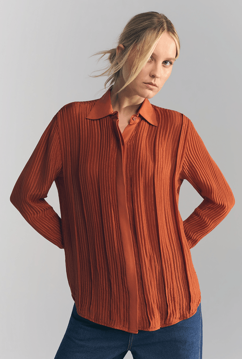Camisa Lembata Em Seda Texturizada Com Pregas Terracota