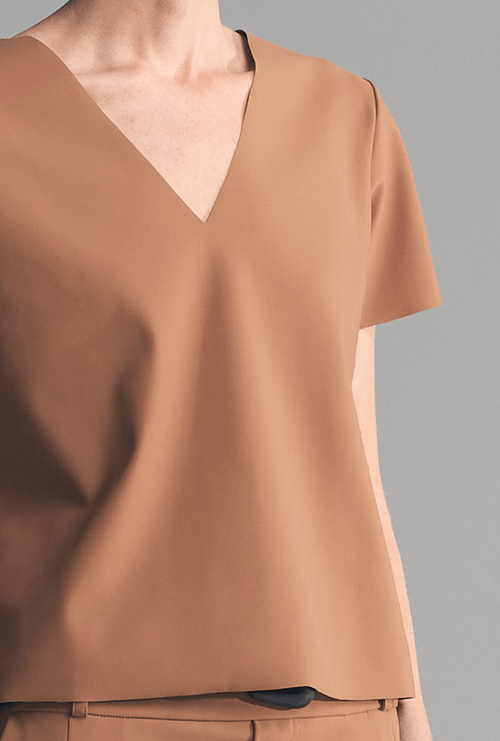 Blusa Adão Gola V Caramelo