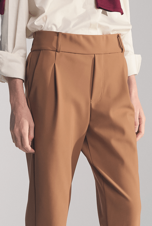 Calça Cenoura Alfaiataria Andipsara Caramelo