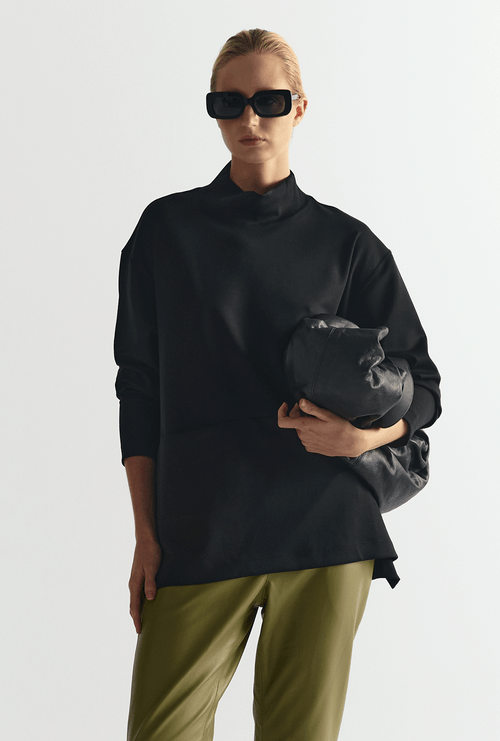 Blusa Kioa Gola Alta Lyocell Preto
