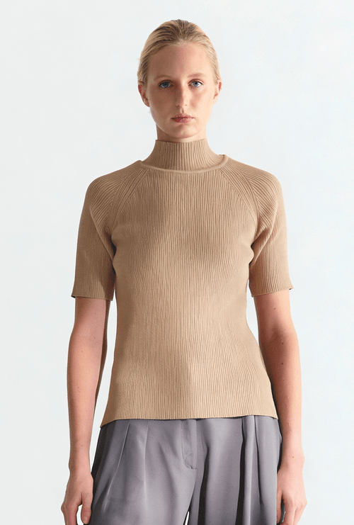 Blusa Makira Gola Alta Tricot Bege Claro