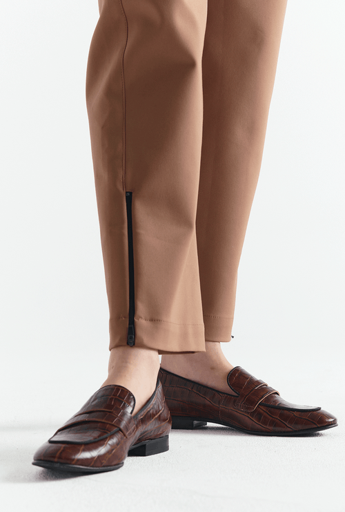 Calça Reta Slim Kolbey Marrom Latte