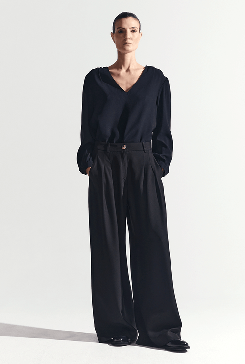 Calça Pantalona Com Pregas Crepe Patou Kashiro Preto