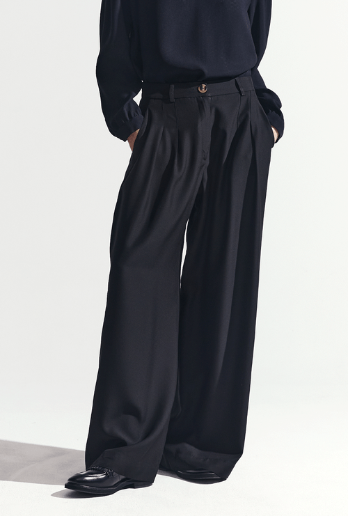 Calça Pantalona Com Pregas Crepe Patou Kashiro Preto