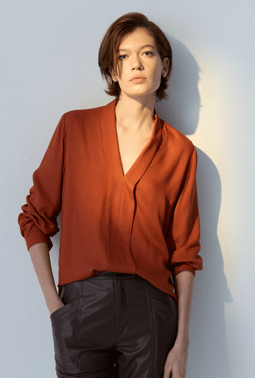 Blusa Lerô Decote V Marrom Eucalipto