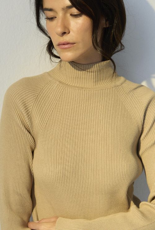 Blusa Marshall Canelada Gola Alta em Tricot Bege Corda