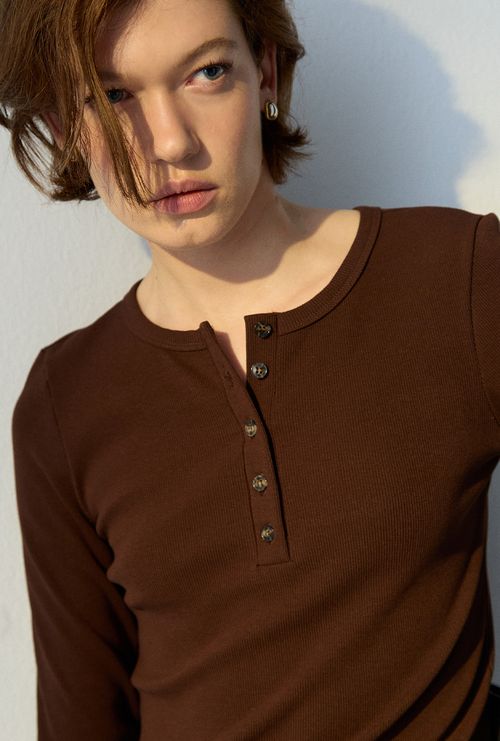Blusa Bjorko Marrom