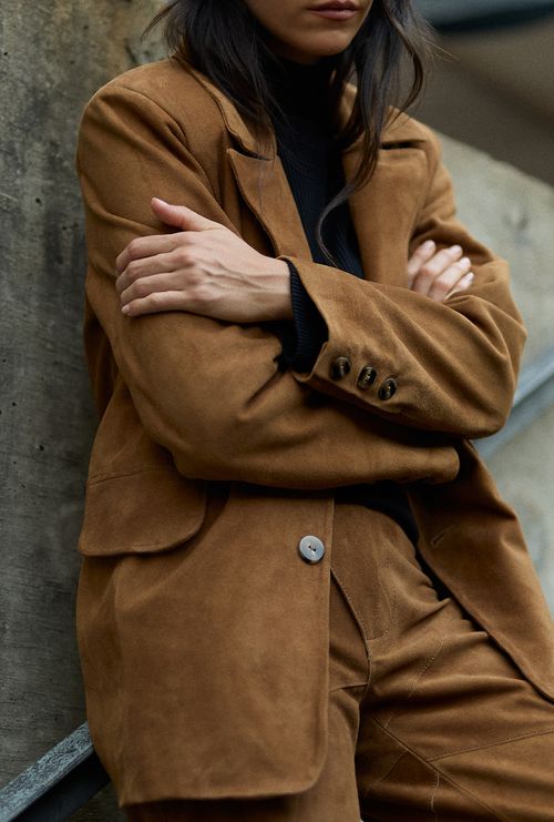 Blazer Muna em Couro Chamois Capuccino