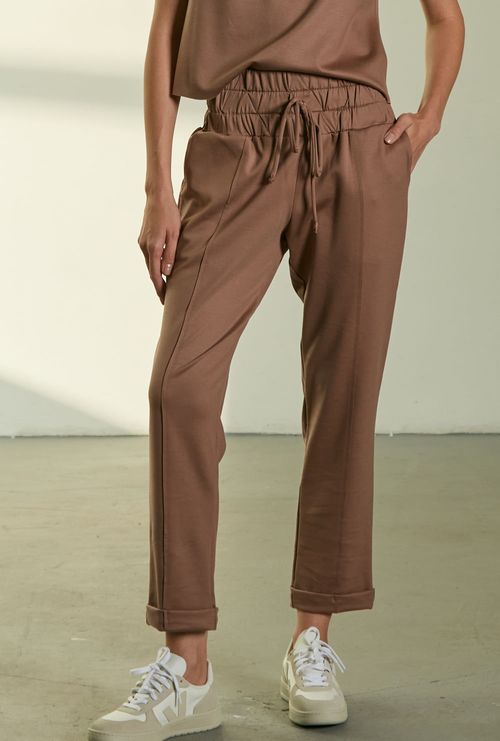 Calça Moudânia em lyocell avelã