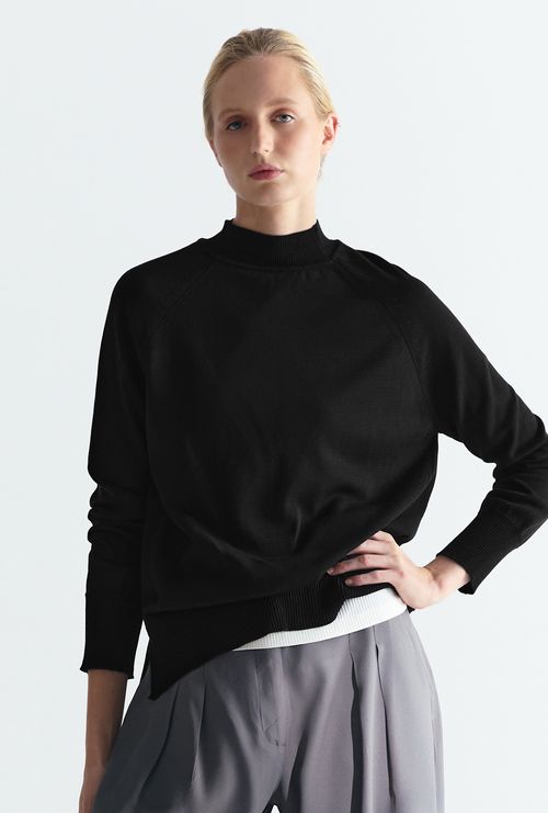 Blusa em Tricot Matera Gola Alta Preto