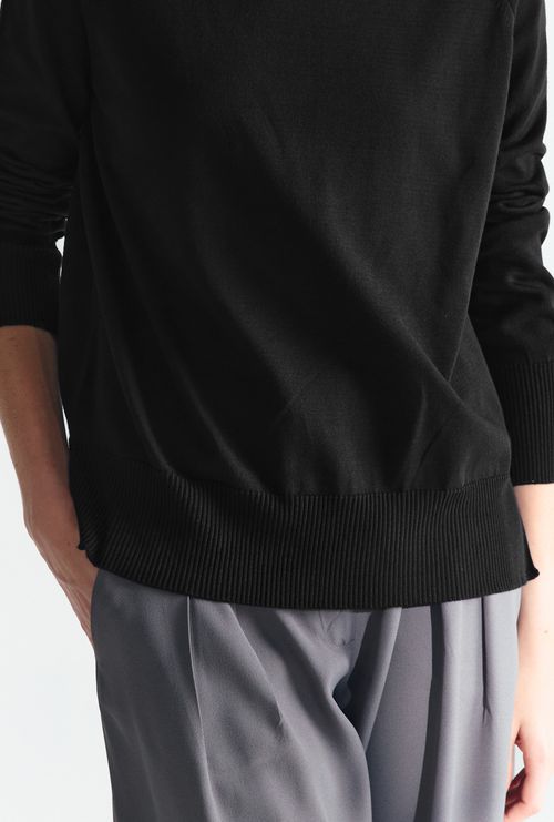 Blusa em Tricot Matera Gola Alta Preto