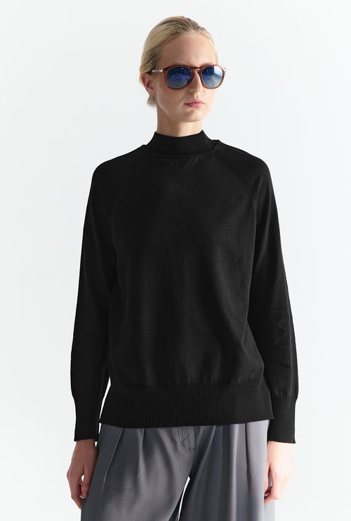 Blusa em Tricot Matera Gola Alta Preto