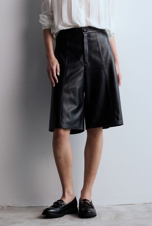 Bermuda Nitz em Couro Preto