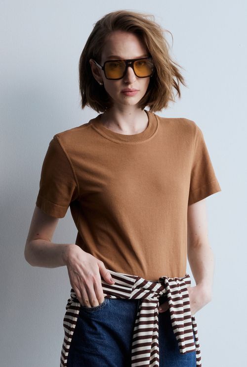T-Shirt Básica Nyara Caramelo