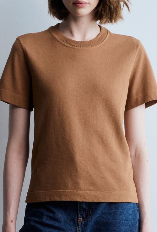T-Shirt Básica Nyara Caramelo